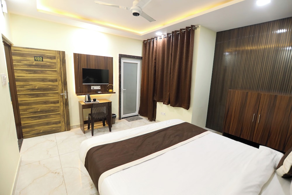 Deluxe Double Room, Balcony, City View