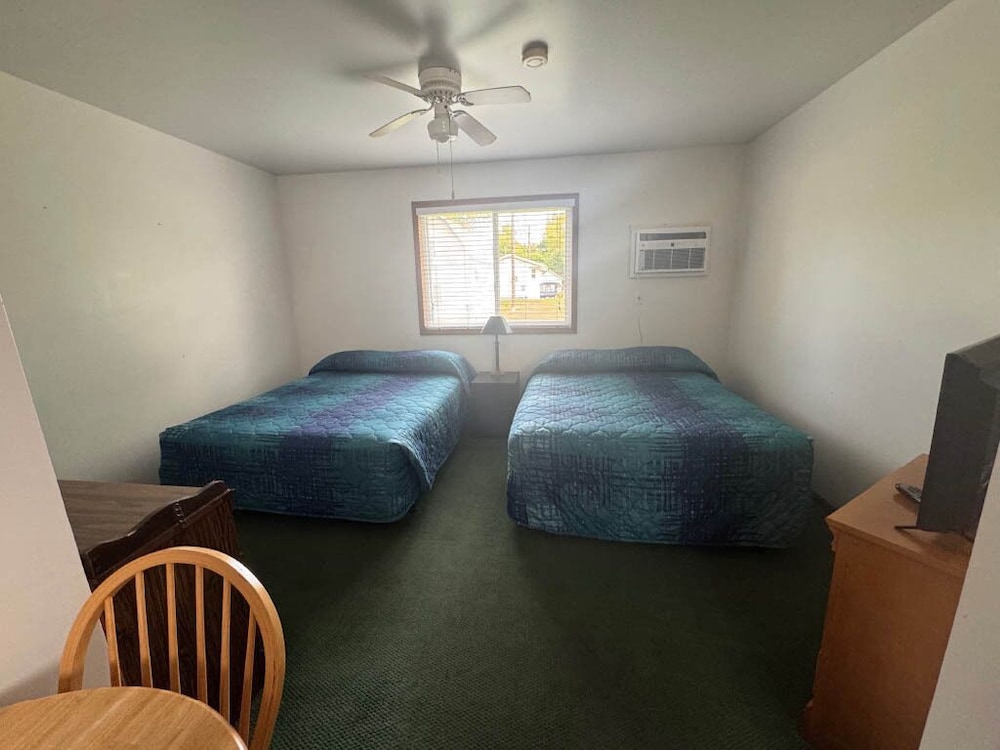 Suite, 2 Queen Beds photo 2