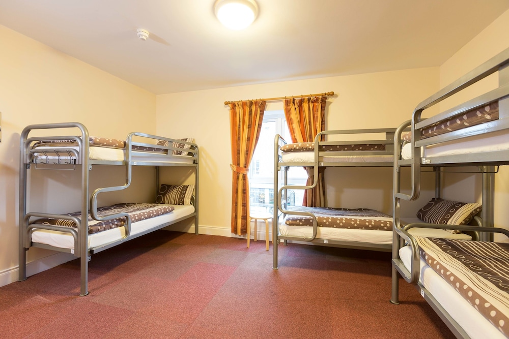 4 Bed Female Ensuite Room photo 3