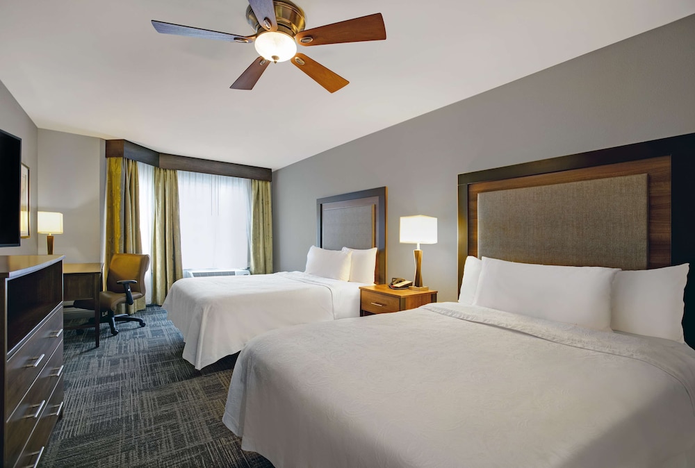 Suite, 2 Queen Beds, Accessible (Roll-in Shower) - Photo 3