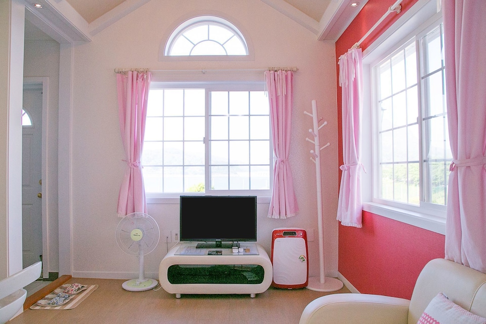 Standard House, 1 Bedroom, Terrace, Lakeside (Sunlight Lake) photo 3