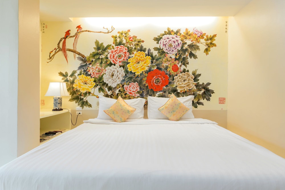Deluxe Room - Photo 25