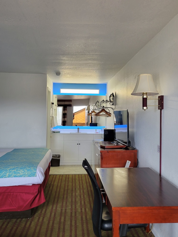 Standard Room, 1 King Bed photo 1