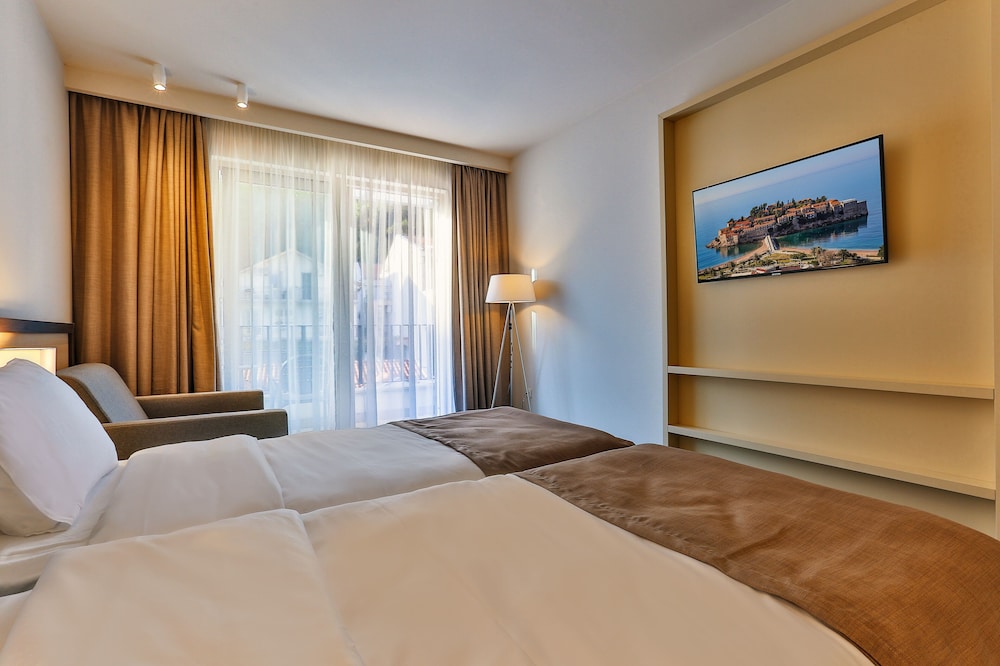 Standard Double or Twin Room - Photo 3