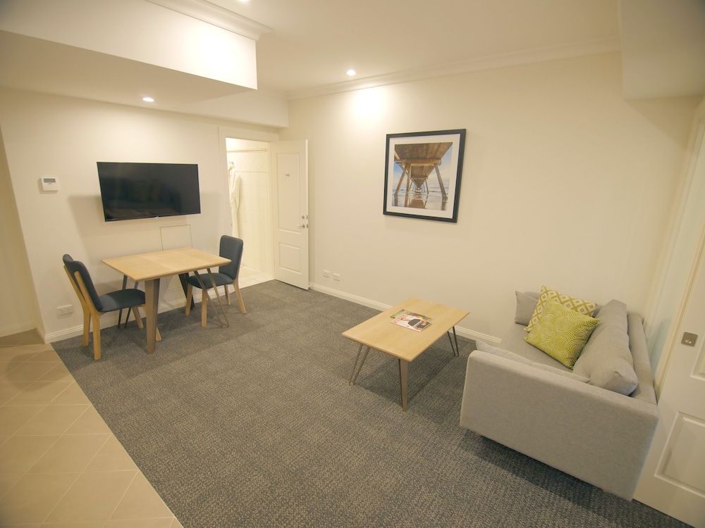 One Bedroom Spa Apartment - Photo 11