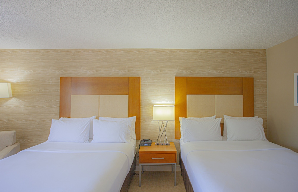 Suite, 2 Queen Beds - Photo 5