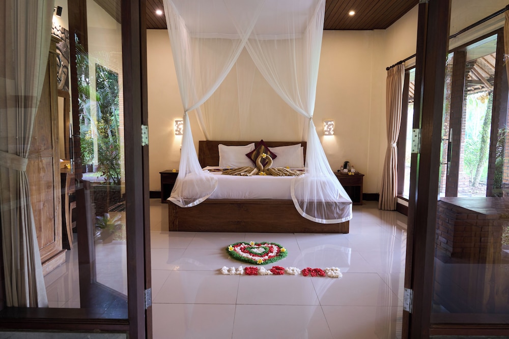 Deluxe Double Room, 1 King Bed, Balcony, Garden View photo 2