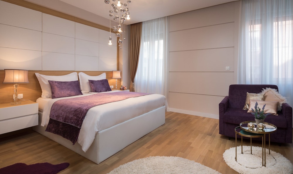 Deluxe Suite (VIP 1)