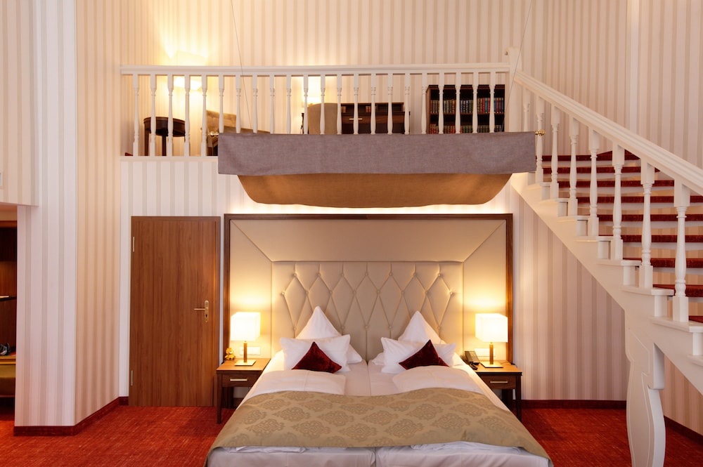 Comfort Duplex, Multiple Beds - Photo 1