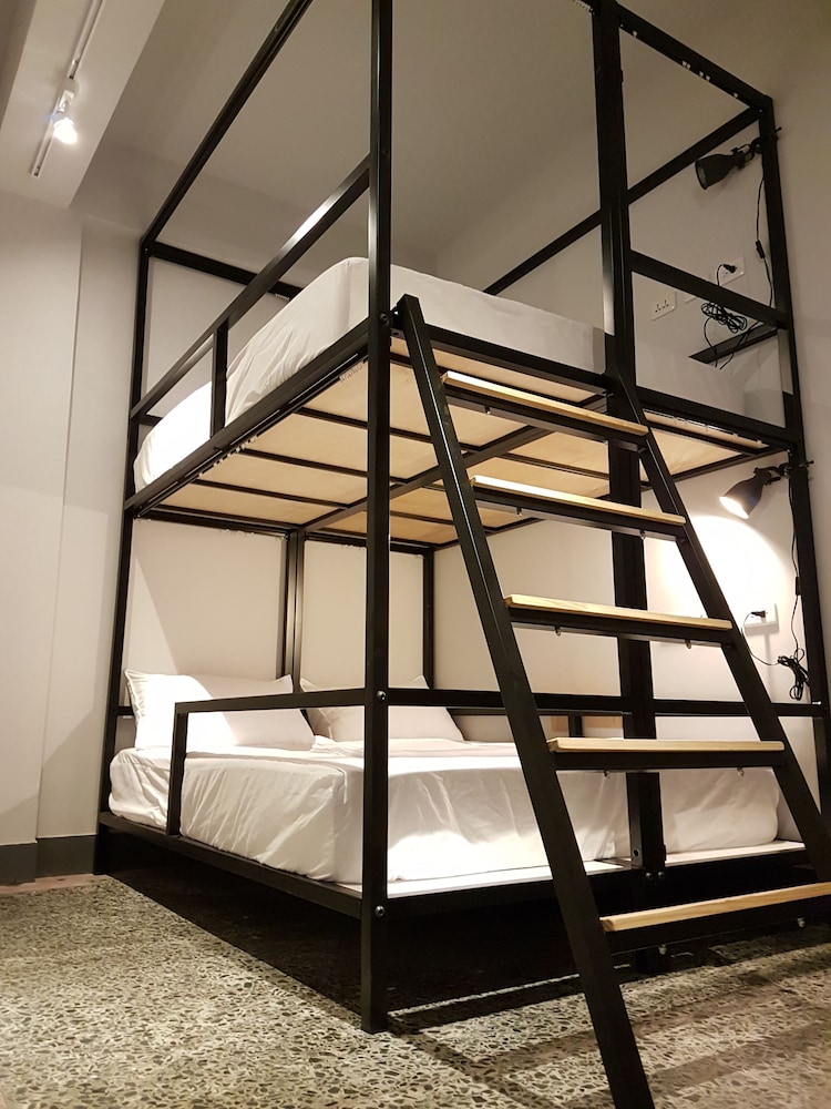 Economy Double or Twin Room, 1 Bedroom, Shared Bathroom photo 3