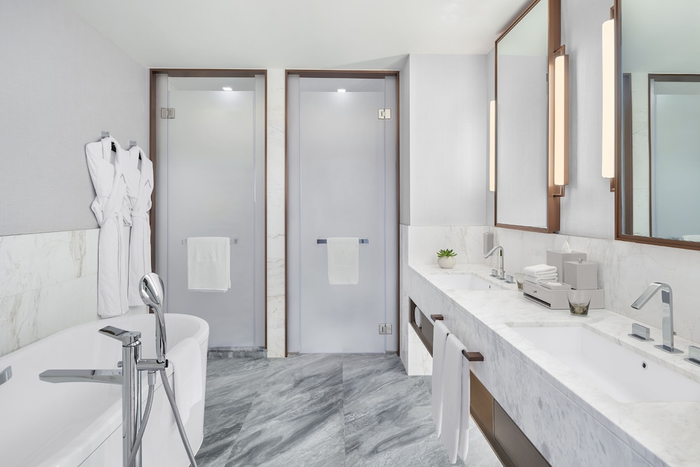 Luxurious Family Stay - Deluxe Interconnecting Rooms