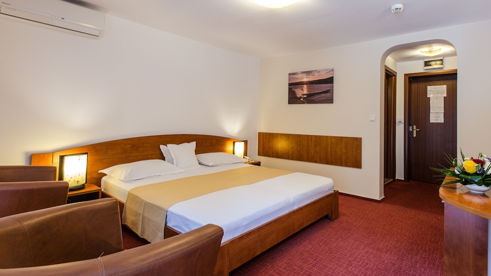 Standard Double or Twin Room, Balcony photo 3