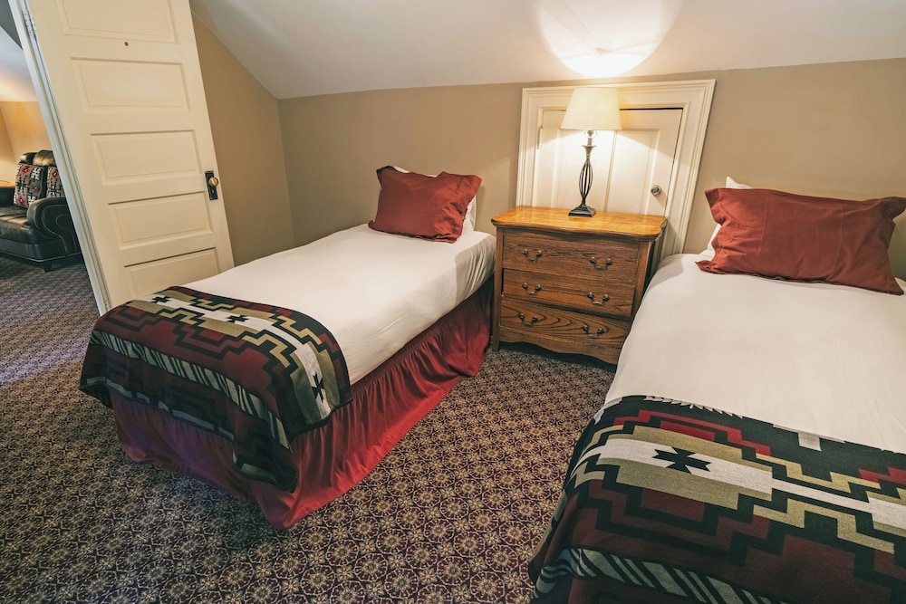 Standard Room, Multiple Beds photo 3