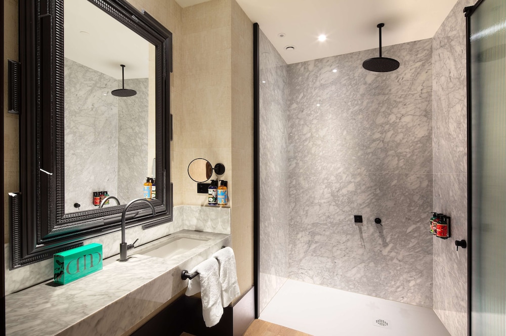 Room, 1 King Bed, Accessible (Roll-In Shower - Kng Accessible Puris)