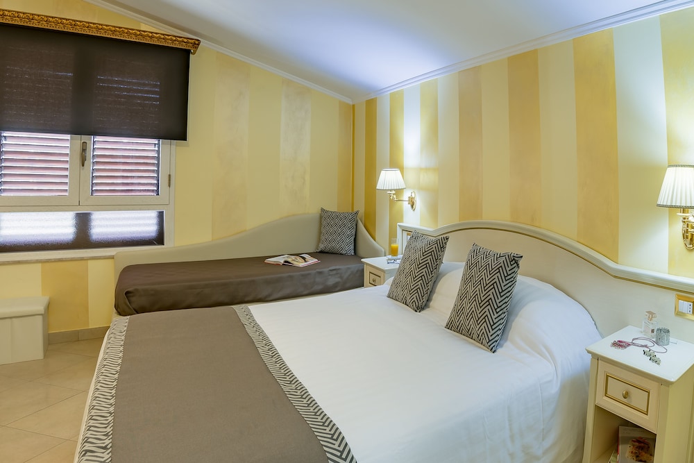 Basic Triple Room, City View (301) - Photo 3