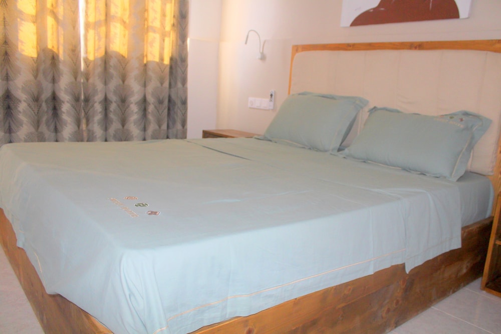 Comfort Double Room, 1 King Bed, Non Smoking, Courtyard View photo 2