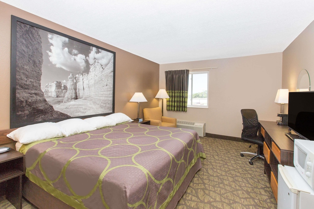 Standard Room, 1 Queen Bed - Photo 5