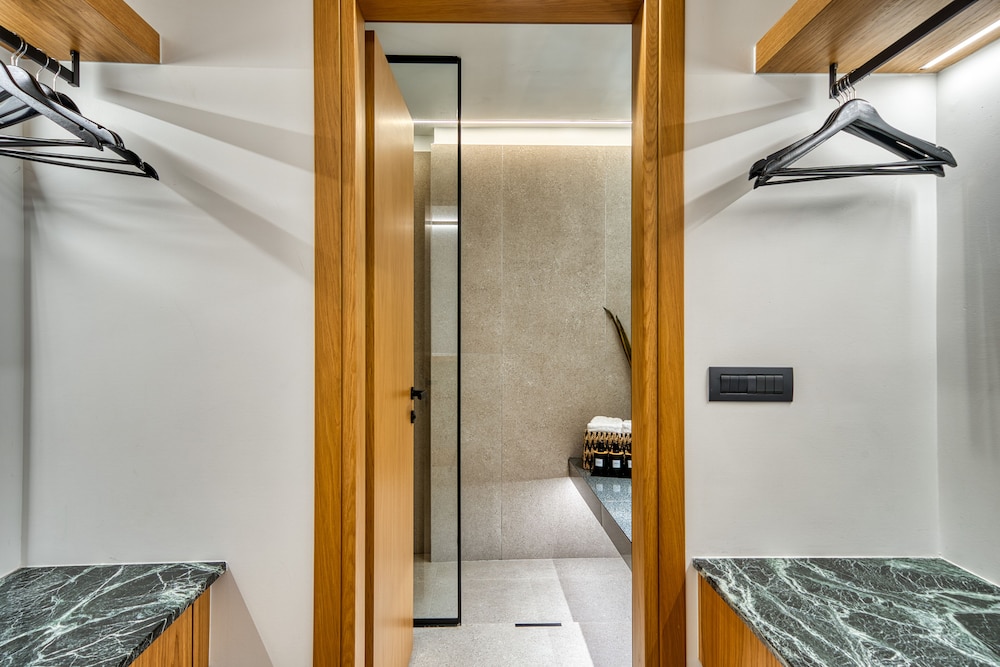 Luxury Suite with Pool view & Terrace photo 2