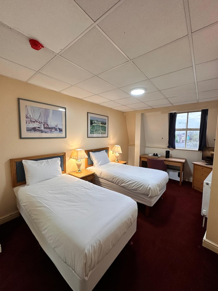 Standard Twin Room, 2 Twin Beds, Non Smoking, Ensuite - Photo 4