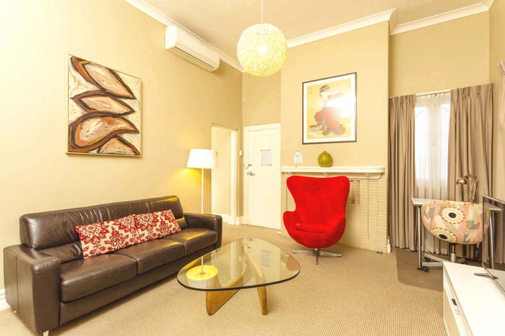 Deluxe Queen One Bedroom Apartment photo 3