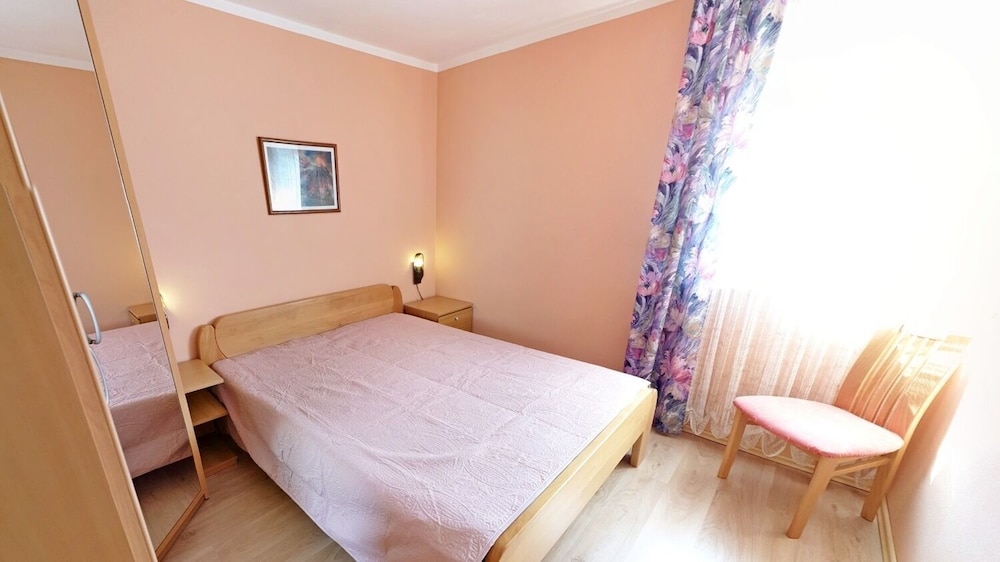 Apartment (Amalia - family friendly with parking)