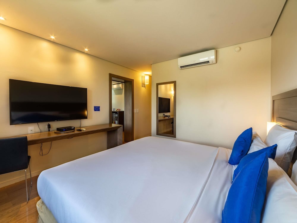 Room, 1 King Bed photo 2