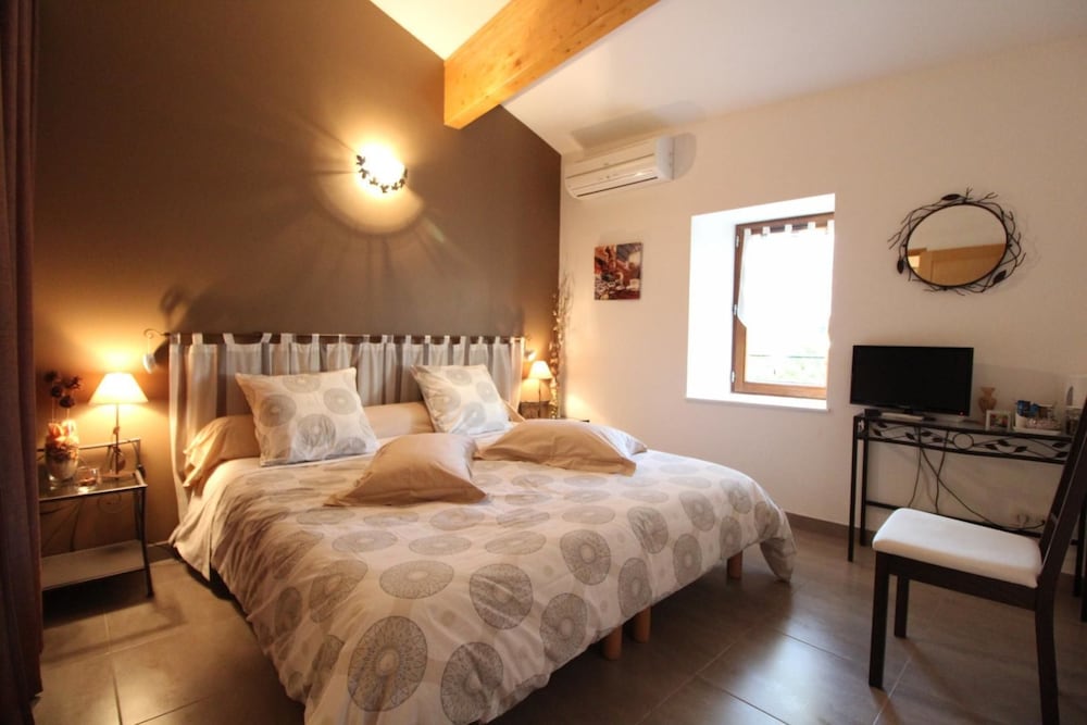 Superior Double or Twin Room (Combale) photo 1