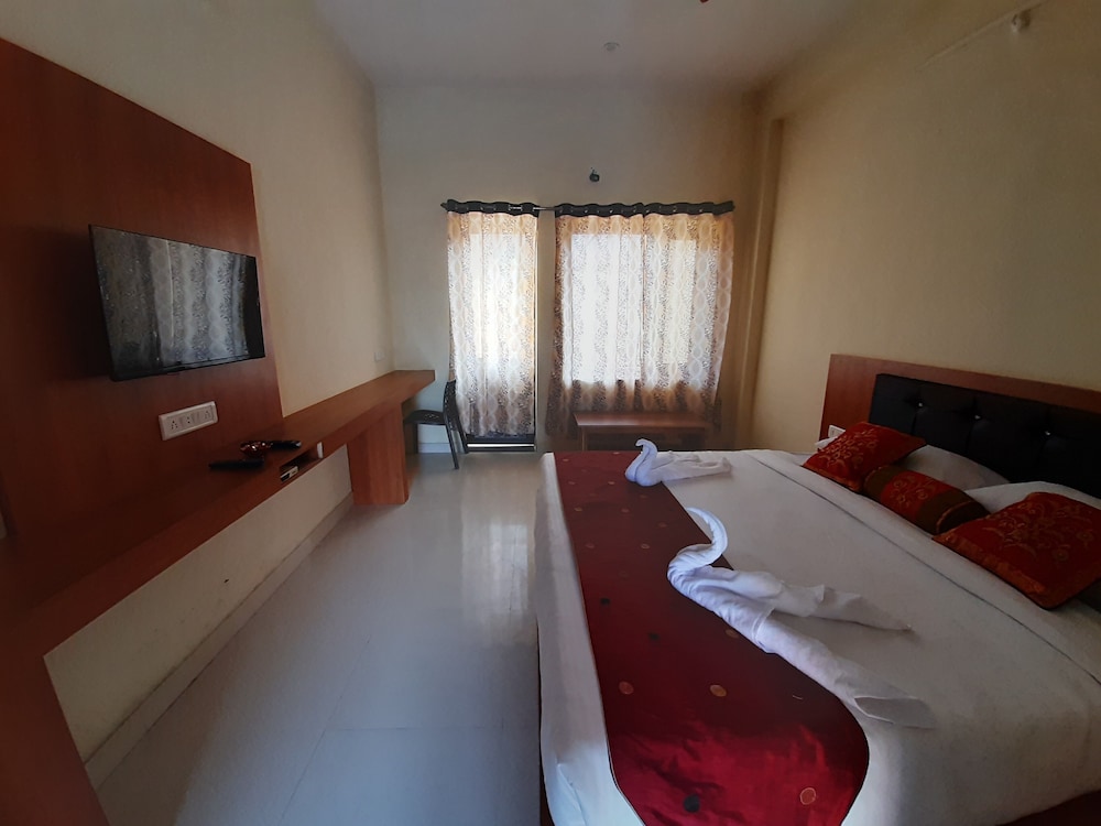 Deluxe Room - Photo 9