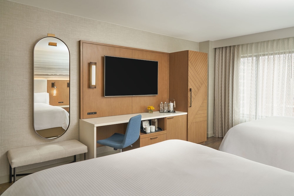 Deluxe Room, 2 Queen Beds - Photo 2