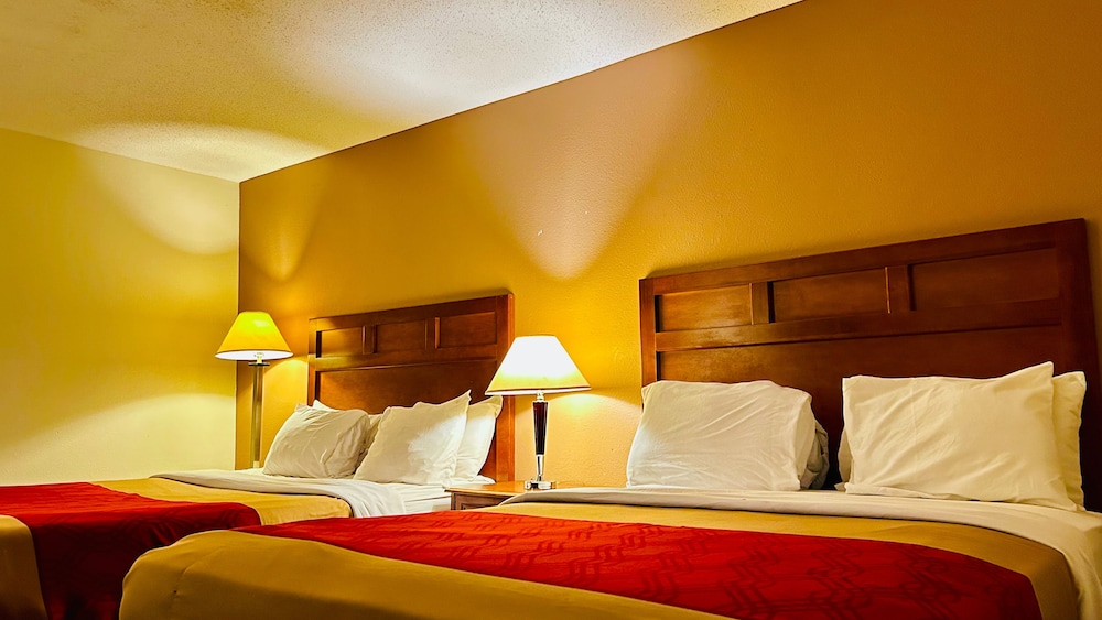 Basic Room, 2 Queen Beds, Non Smoking - Photo 2