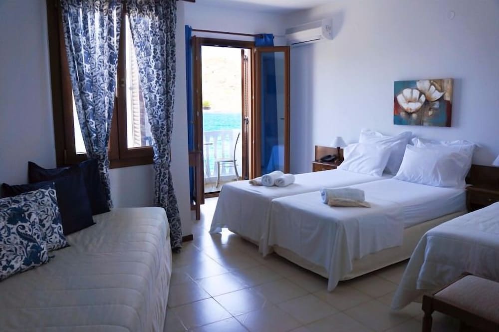 Triple Room, Pool View (Extra Bed) photo 2