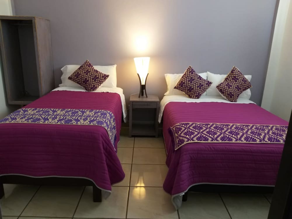 Classic Quadruple Room, Multiple Beds, Non Smoking (Lila) photo 2