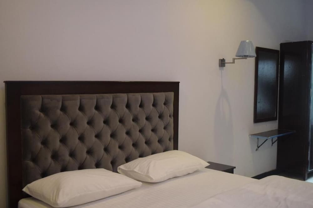 Deluxe Double Room - Photo 13