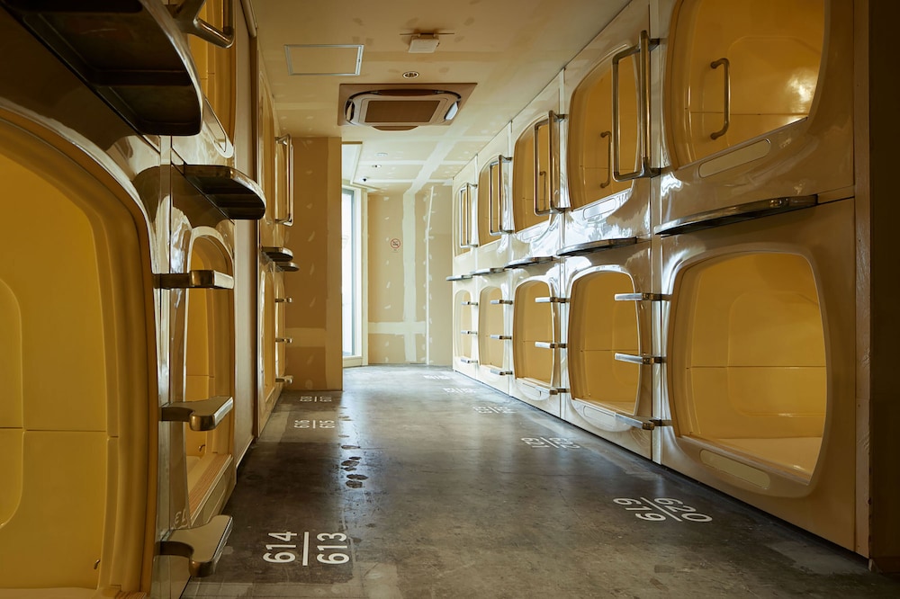 Two Sleeping Pods, Non Smoking for Female Guests photo 3