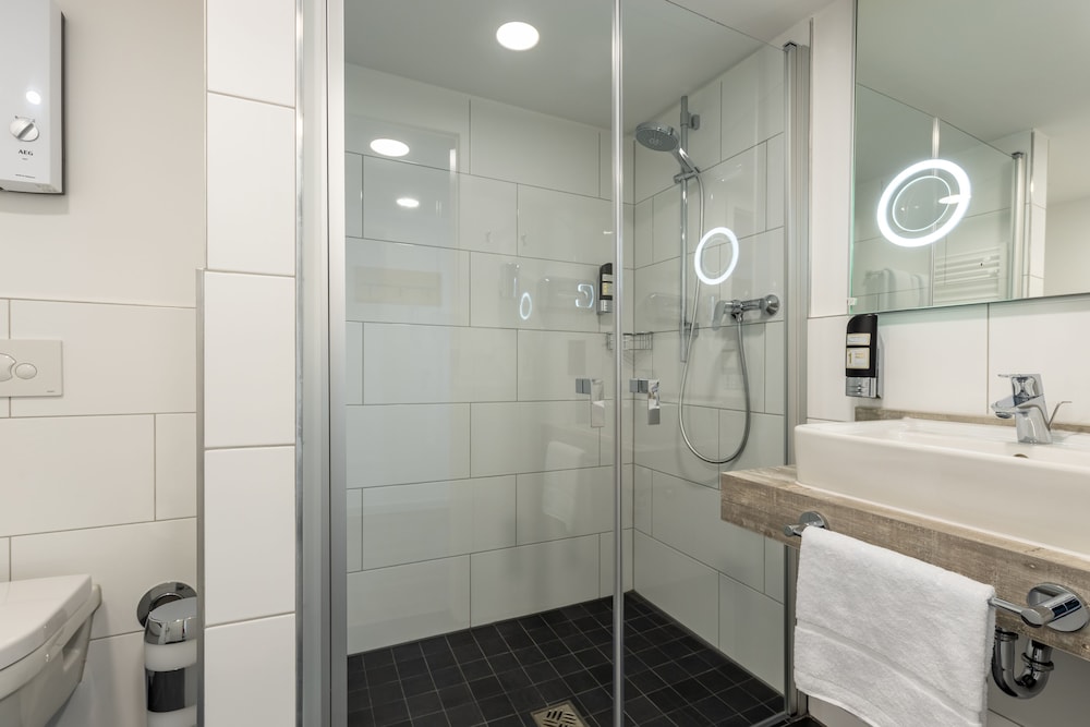 Standard Twin Room - Photo 10