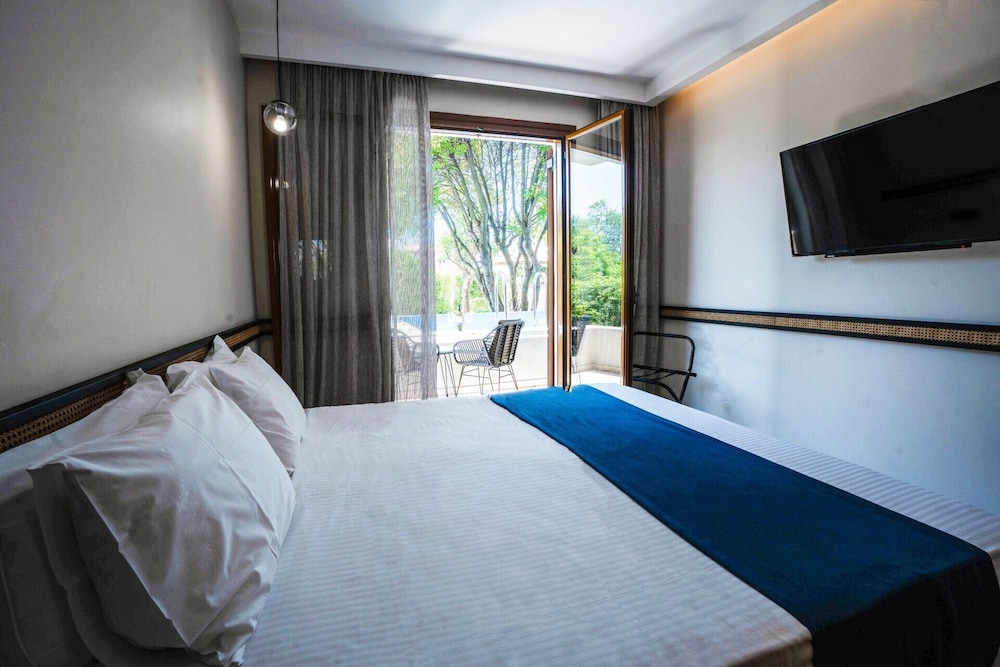 Deluxe Double Room (Plunge Pool)