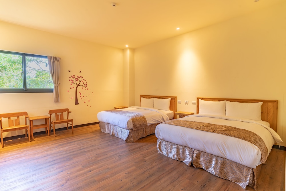 Basic Quadruple Room photo 3