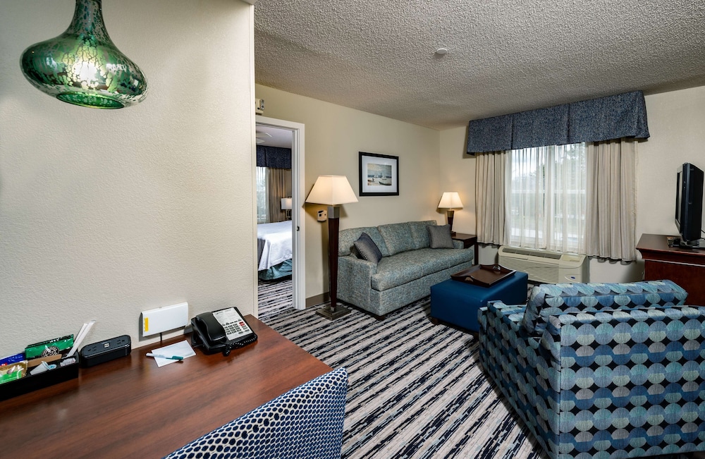 Suite, 1 King Bed, Corner - Photo 1