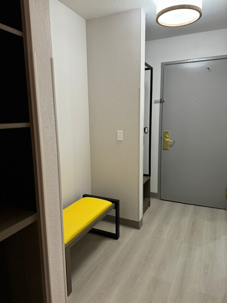 Standard Room, 2 Queen Beds, Non Smoking - Photo 17
