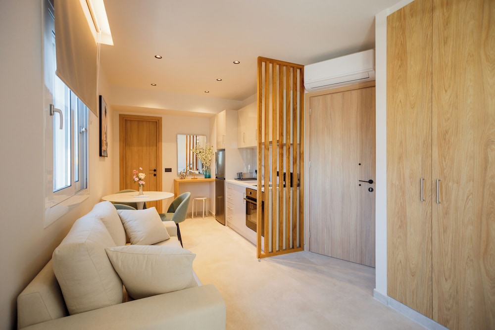 Superior Studio, 1 Double Bed, Balcony, Partial Sea View