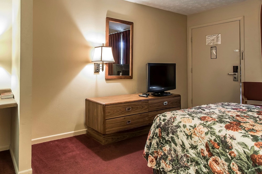 Standard Room, 1 Double Bed, Non Smoking - Photo 9