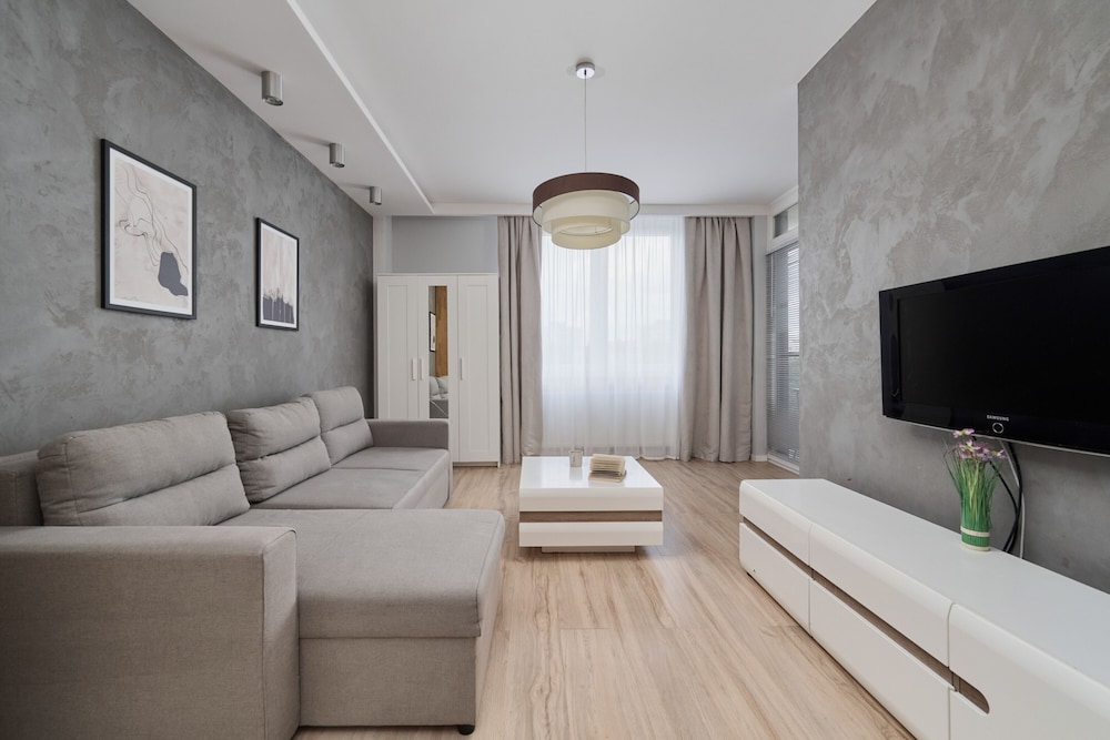 Studio, Balcony