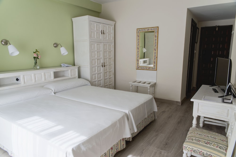 Superior Double or Twin Room - Photo 3
