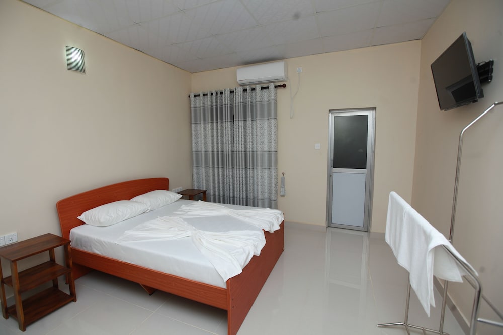 Deluxe Double Room, 1 Queen Bed, Non Smoking, Garden View