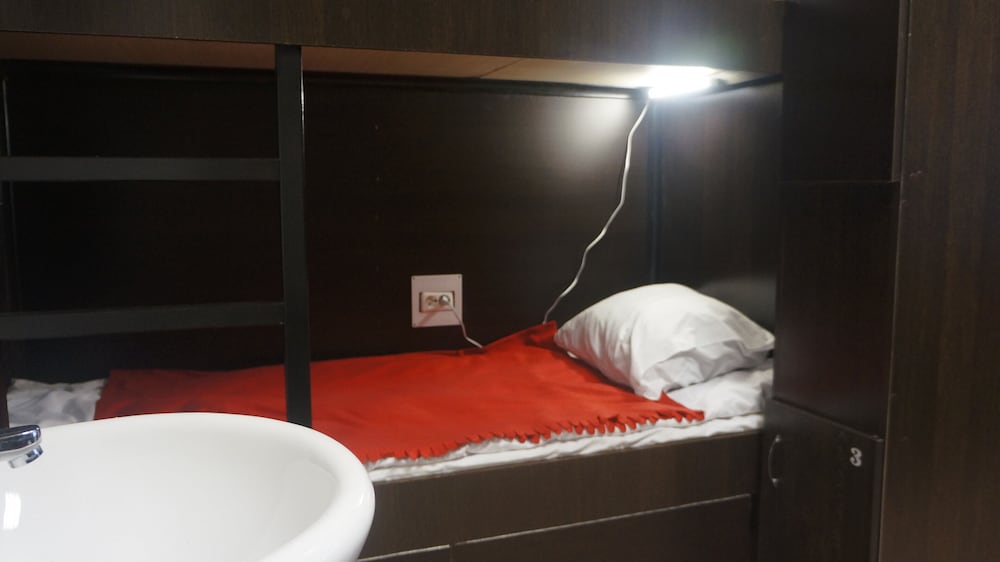 Bed in 6-Bed Mixed Shared Dormitory