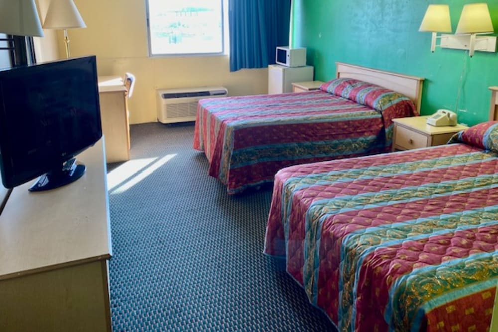Room, 2 Double Beds, Smoking - Photo 8