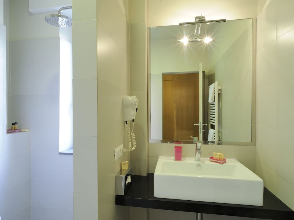 Double or Twin Room - Photo 2