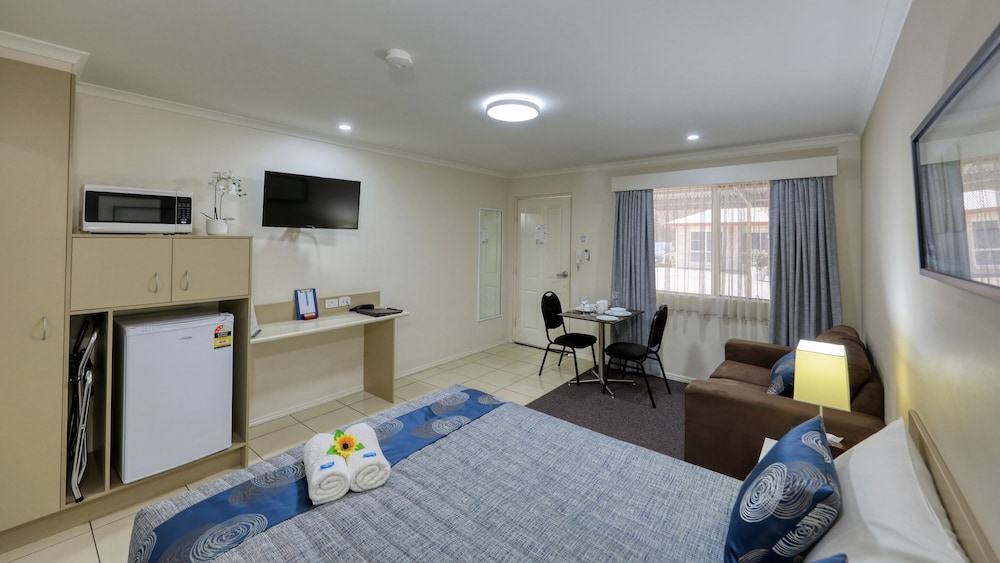 Deluxe Room, Non Smoking (Deluxe Queen) photo 2