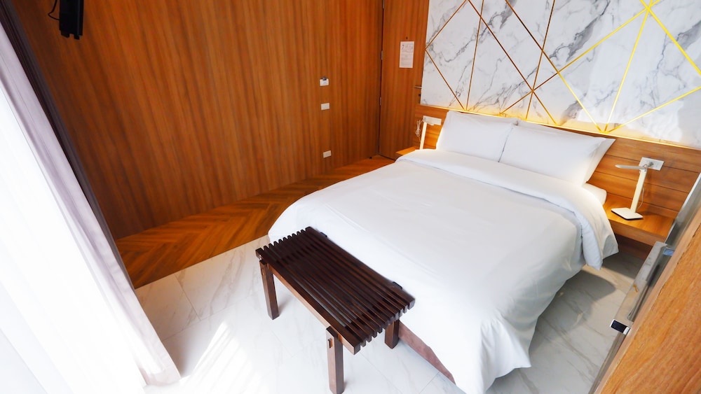 Superior Double Room, City View photo 3