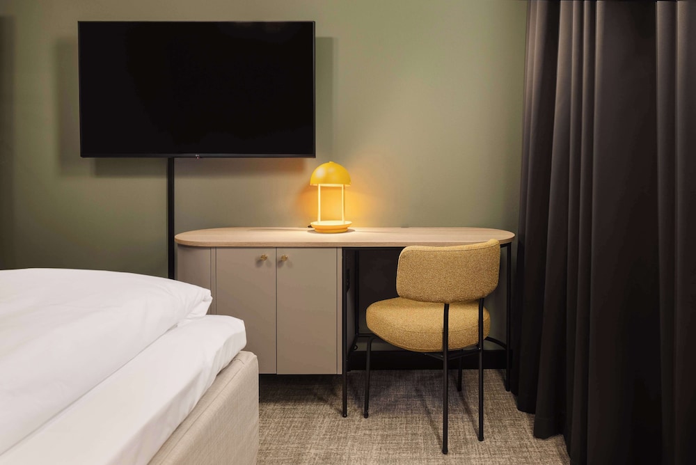 Standard Room, 1 Queen Bed - Photo 1